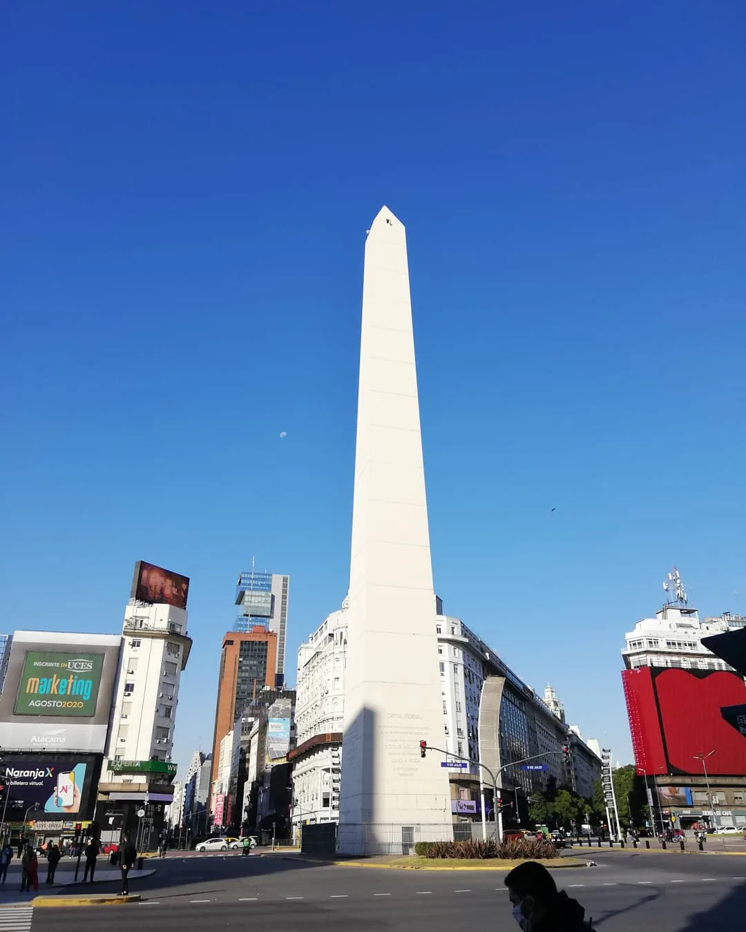 Monumento al obelisco. Ícono de la ciudad